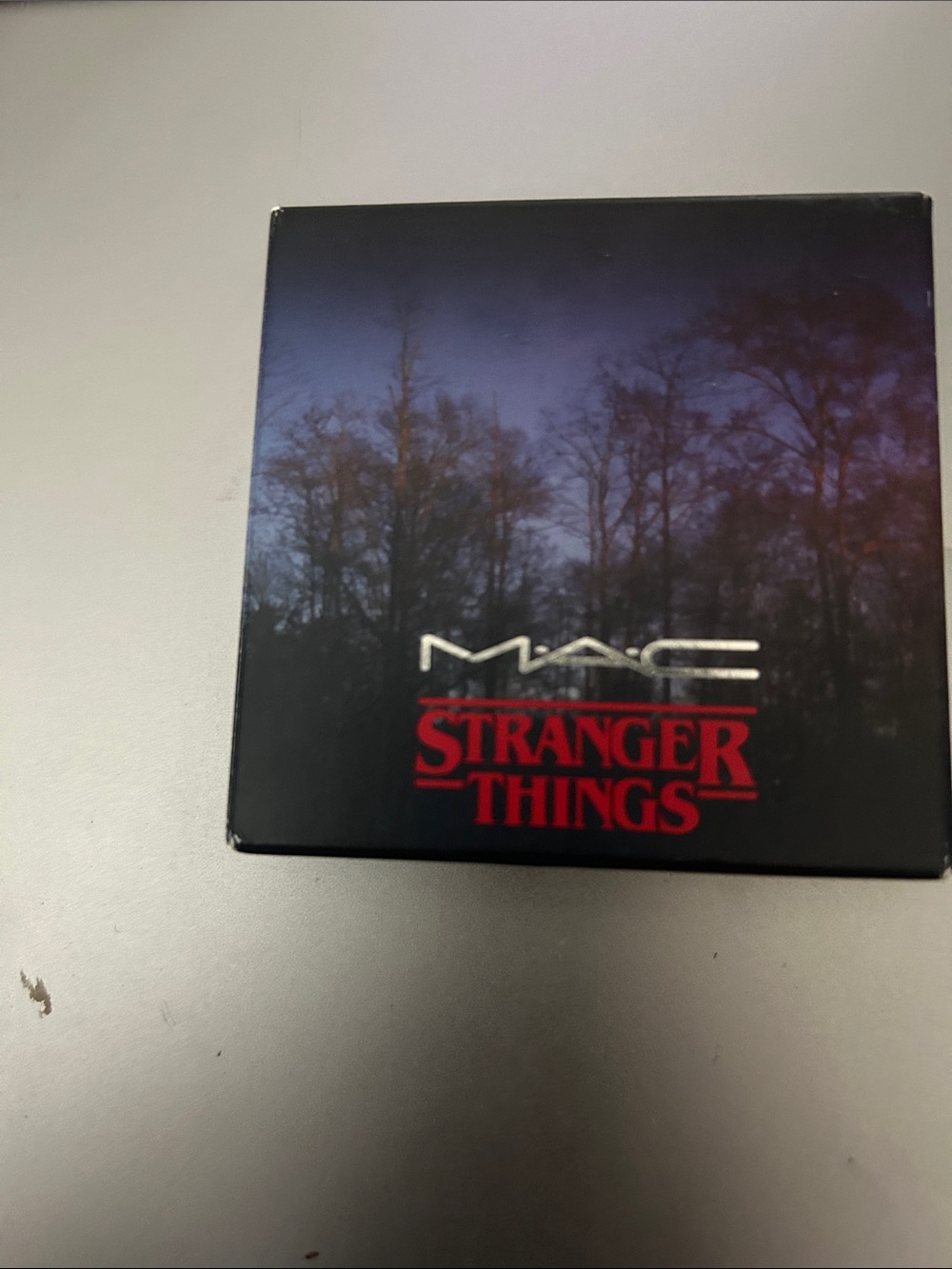 MAC Cosmetics Stranger Things Hawkins Compact – Green & Gold